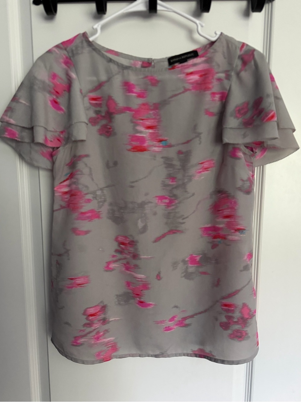 Banana Republic Abstract Floral Flutter Sleeve Blouse Size XS